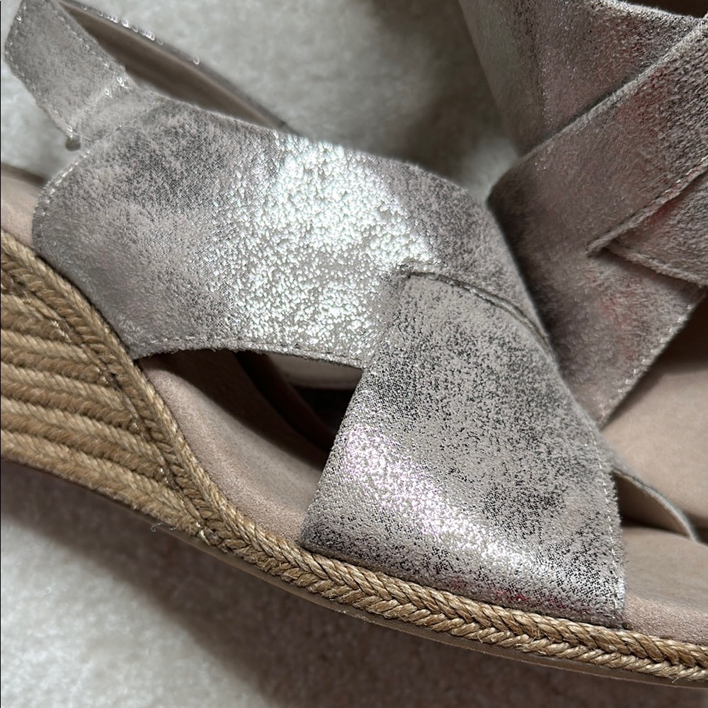 NWOT Clarks Silver Sandals with Crisscross Straps